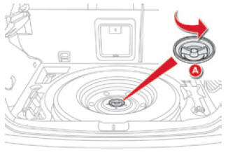 Citroen C4 Aircross. Das Standard-Reserverad entnehmen