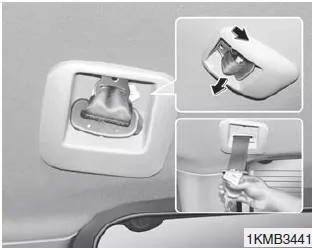 Hyundai ix35. Mittlerer 3-Punkt-Sicherheitsgurt der Rücksitzbank